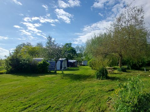 Emplacement - tente ou caravane - Electricité et une douche incluses par jour et par personne