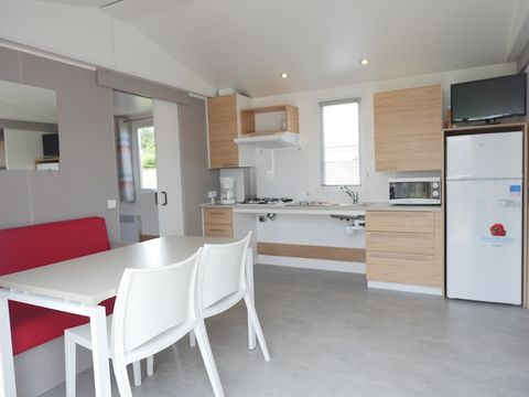 MOBILHOME 4 personnes - PMR 2 CHAMBRES plaque gaz réfrigérateur vaisselle télévision