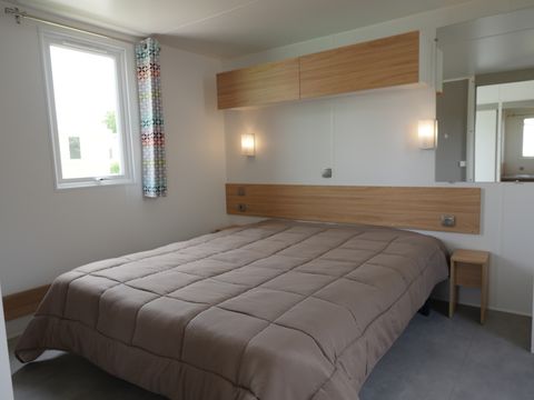 MOBILHOME 4 personnes - PMR 2 CHAMBRES plaque gaz réfrigérateur vaisselle télévision