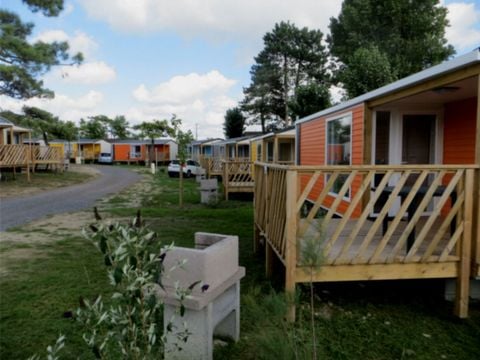 MOBILHOME 4 personnes - MOBIL HOME CONFORT DIM  plaque gaz refrigérateur  vaisselle télévision