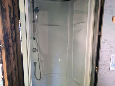 Tente en toile et en bois 4 personnes - Cabane Lodge sur Pilotis Confort 27m² - 2 chambres + terrasse couverte
