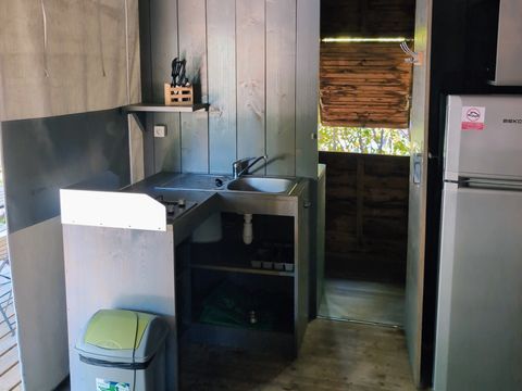 Tente en toile et en bois 4 personnes - Cabane Lodge sur Pilotis Confort 27m² - 2 chambres + terrasse couverte