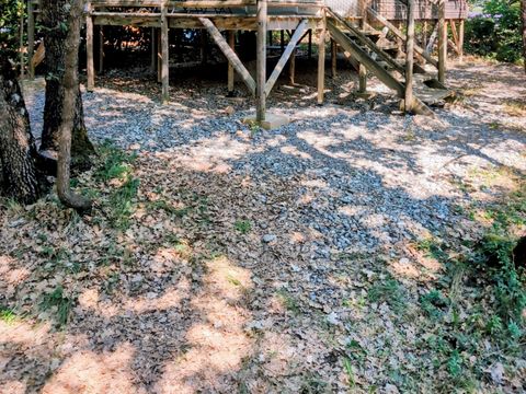 Tente en toile et en bois 4 personnes - Cabane Lodge sur Pilotis Confort 27m² - 2 chambres + terrasse couverte