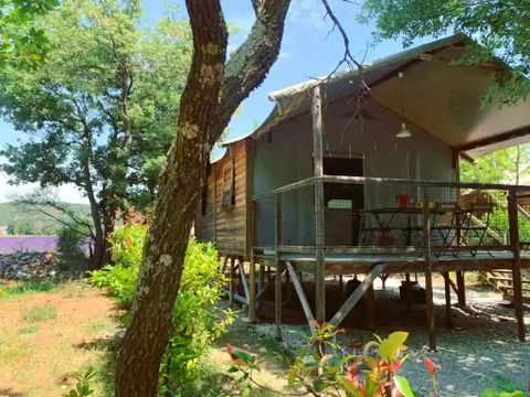Tente en toile et en bois 4 personnes - Cabane Lodge sur Pilotis Confort 27m² - 2 chambres + terrasse couverte