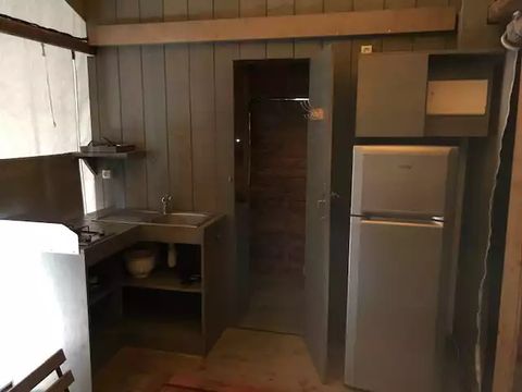 Tente en toile et en bois 4 personnes - Cabane Lodge sur Pilotis Confort 27m² - 2 chambres + terrasse couverte