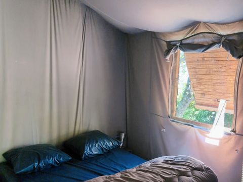 Tente en toile et en bois 4 personnes - Cabane Lodge sur Pilotis Confort 27m² - 2 chambres + terrasse couverte
