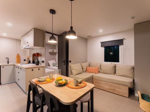 MOBILHOME 4 personnes - Premium 29m² - 2 chambres + terrasse semi-couverte + TV + LV + clim + draps inclus