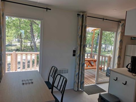 Mobilhome 4 personnes - Premium 29m² - 2 chambres - Terrasse semi-couverte