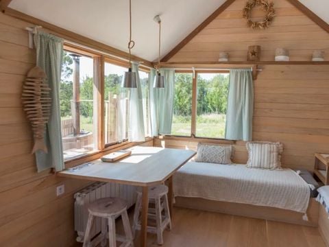 CHALET 4 personnes - Cabane SPA au bord de l'eau