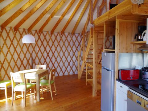 HÉBERGEMENT INSOLITE 2 personnes - Yourte moderne 2 personnes inclus possible 4 personnes en supplément auprès du camping