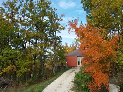 HÉBERGEMENT INSOLITE 2 personnes - Yourte moderne 2 personnes inclus possible 4 personnes en supplément auprès du camping