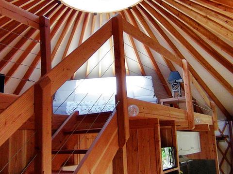 HÉBERGEMENT INSOLITE 2 personnes - Yourte moderne 2 personnes inclus possible 4 personnes en supplément auprès du camping