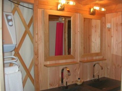 HÉBERGEMENT INSOLITE 2 personnes - Yourte moderne 2 personnes inclus possible 4 personnes en supplément auprès du camping