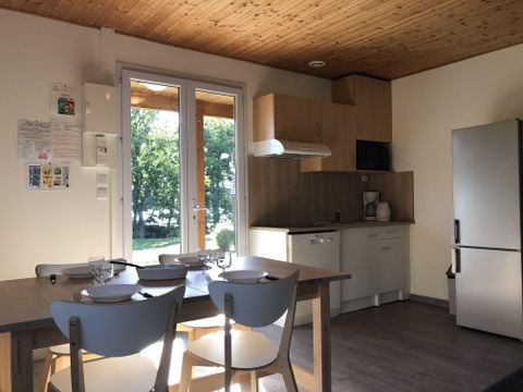 CHALET 6 personnes - Chalet PMR supérieur (personne à mobilité réduite) 39m²-2 chambres/terrasse couverte 6 pers