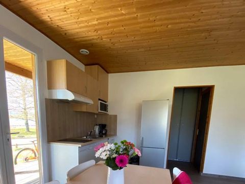 CHALET 6 personnes - Chalet PMR supérieur (personne à mobilité réduite) 39m²-2 chambres/terrasse couverte 6 pers