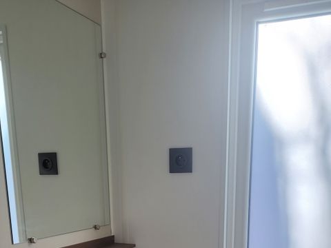 MOBILHOME 6 personnes - MH Premium Riviera 32m² - 3 chambres+ terrasse semi-couverte 15m² + TV + Clim + LV