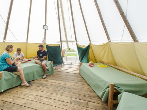 HÉBERGEMENT INSOLITE 8 personnes - Tipi samedi (sans sanitaires)