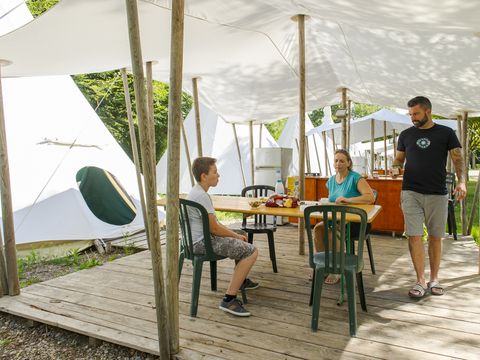 HÉBERGEMENT INSOLITE 8 personnes - Tipi samedi (sans sanitaires)