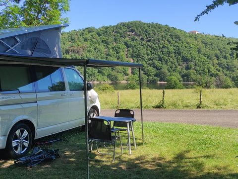 Emplacement - Emplacement + éléctricité + voiture + tente / caravane ou camping-car 2 pers