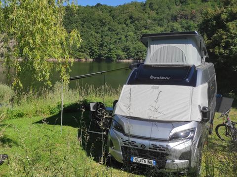 Emplacement - Emplacement + éléctricité + voiture + tente / caravane ou camping-car 2 pers