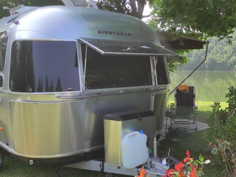Emplacement - Emplacement + éléctricité + voiture + tente / caravane ou camping-car 2 pers