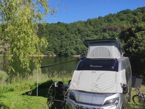 Emplacement - Emplacement + éléctricité + voiture + tente / caravane ou camping-car 2 pers