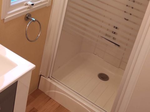 MOBILHOME 4 personnes - 2 chambres avec télévision