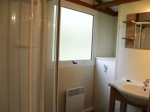 CHALET 6 personnes - Chalet  climatisé / 32m2 / 3 chambres / TV / Terrasse couverte 12 m²