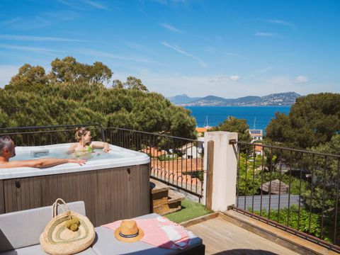 APPARTEMENT 4 personnes - Appartement Bellevue - Vue Mer - Jacuzzi privatif - Climatisation et TV