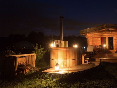 HÉBERGEMENT INSOLITE 2 personnes - Cabane de Trappeur avec spa