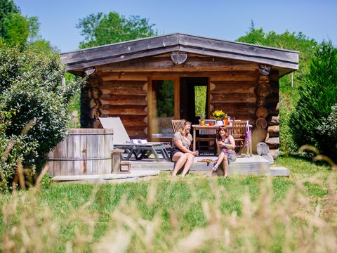 HÉBERGEMENT INSOLITE 2 personnes - Cabane de Trappeur avec spa