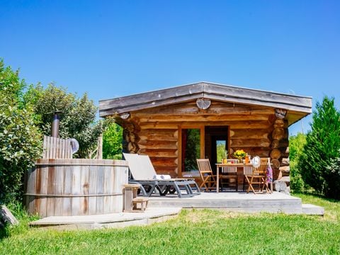 HÉBERGEMENT INSOLITE 2 personnes - Cabane de Trappeur avec spa