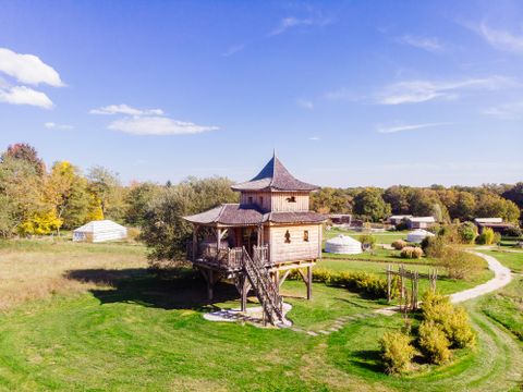 HÉBERGEMENT INSOLITE 2 personnes - Cabane - Temple perché avec spa