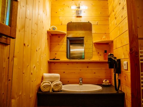 HÉBERGEMENT INSOLITE 2 personnes - Oenolodge avec spa