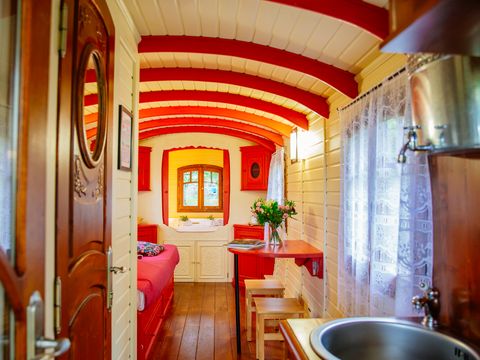 HÉBERGEMENT INSOLITE 2 personnes - Roulotte Tzigane