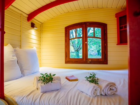 HÉBERGEMENT INSOLITE 2 personnes - Roulotte Tzigane