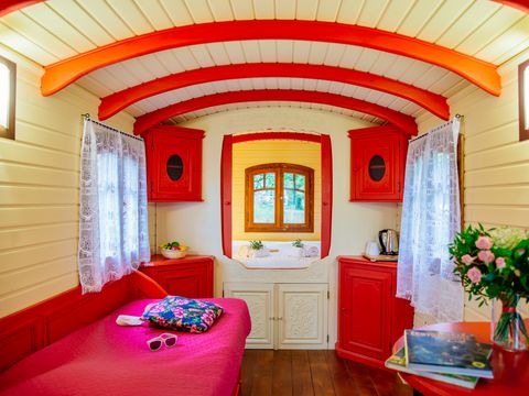 HÉBERGEMENT INSOLITE 2 personnes - Roulotte Tzigane