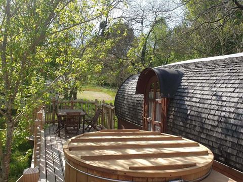 HÉBERGEMENT INSOLITE 2 personnes - Roulotte avec spa