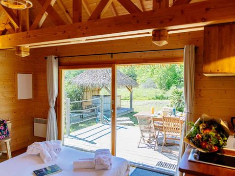 HÉBERGEMENT INSOLITE 2 personnes - Cabane indonésienne avec spa