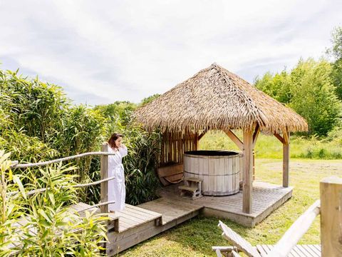 HÉBERGEMENT INSOLITE 2 personnes - Cabane indonésienne avec spa