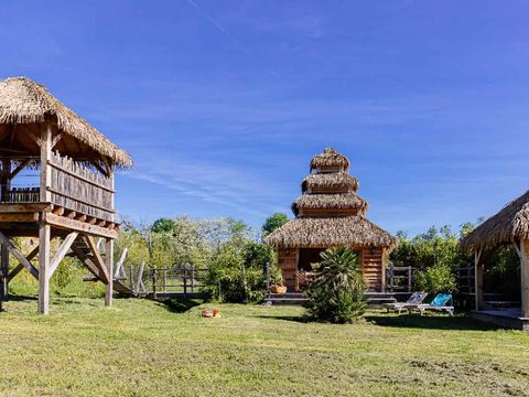 HÉBERGEMENT INSOLITE 2 personnes - Cabane indonésienne avec spa
