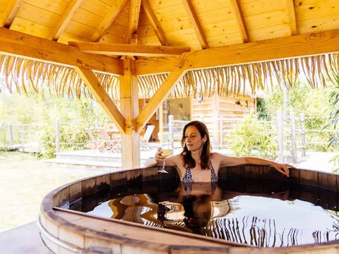 HÉBERGEMENT INSOLITE 2 personnes - Cabane indonésienne avec spa