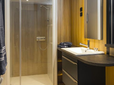 MOBILHOME 2 personnes - Cottage Pagode Premium 2 Pièces 2 Personnes vue lac Jacuzzi + Climatisé + TV