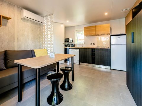 MOBILHOME 6 personnes - Cabane pêcheur Premium 4 Pièces 6 Personnes Jacuzzi + Climatisé + TV