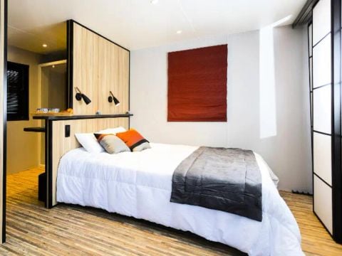 Mobilhome 2 personnes - Cottage Pagode Premium 2 Pièces 2 Personnes vue lac Jacuzzi + Climatisé + TV