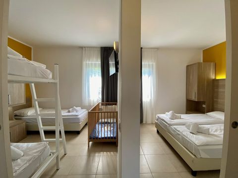 APPARTEMENT 6 personnes - FAMILLE (rez-de-chaussée avec petite terrasse)