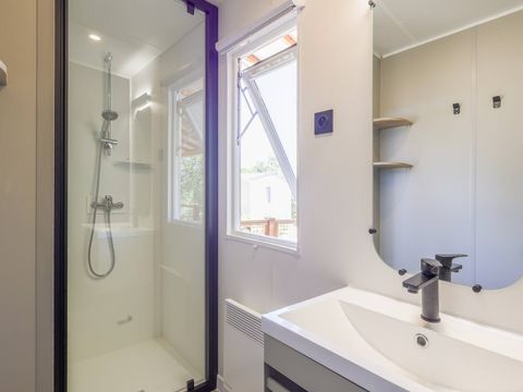 MOBILHOME 4 personnes - Premium | 2 Chambres | 4 Couchages | Terrasse Lounge | 1 Salle de bain | Climatisation