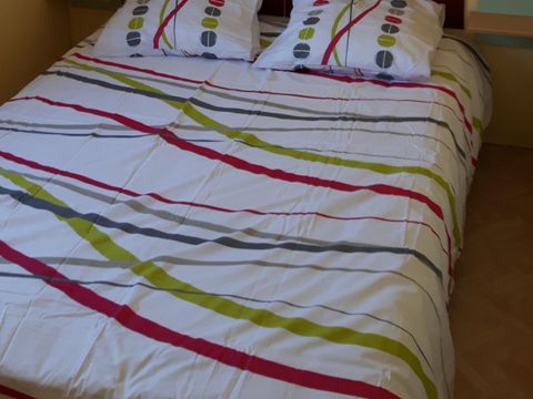 MOBILHOME 4 personnes - Mobil home Confort 2 chambres 28m² + terrasse 9m² + climatisation + TV 4 pers