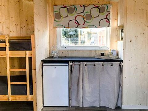 Tente en toile et en bois 5 personnes - Cahute des randonneurs 18m² - 2 chambres - sans sanitaire 5 pers