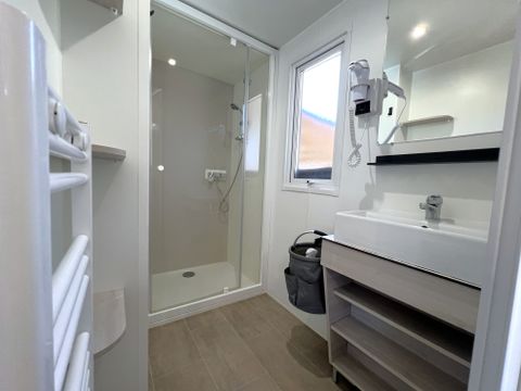 MOBILHOME 10 personnes - Mobil-home Tribu Premium 5 chambres + terrasse 44m² + TV + LV + clim + plancha + 2 SDB 10 pers